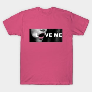 Love Me. Bad Girls. Pink Lips. Punk girl. Open mouth. Love. Punk girls. T-Shirt